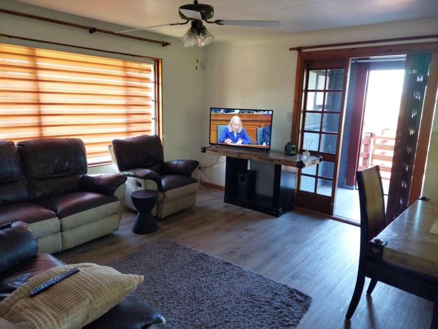 3 Bedroom Property for Sale in Cove Rock Eastern Cape